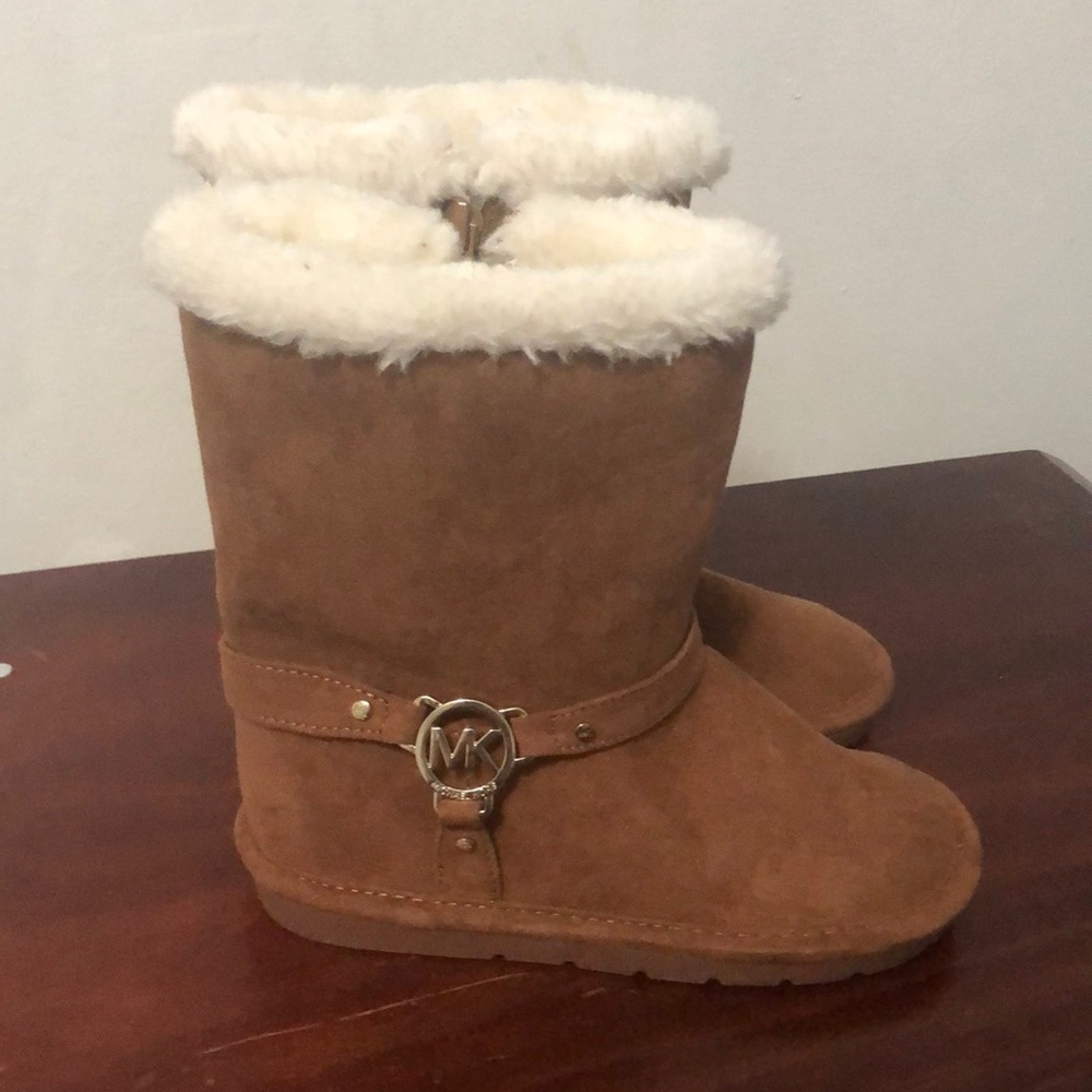 Michael Kors Brown boots for girls size 11. Faux fur.